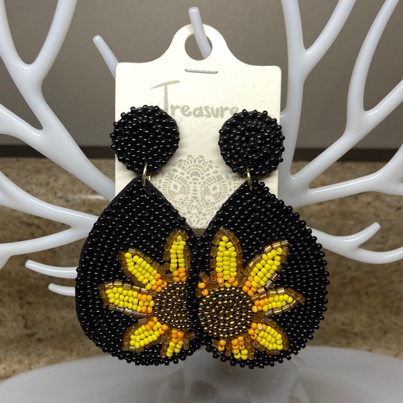 Jewelry - Sunflower drop seed bead earrings